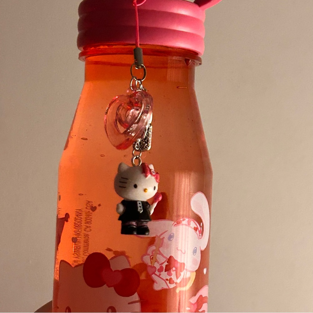 ☆Hello Kitty Charm☆ - Picture 2 of 3